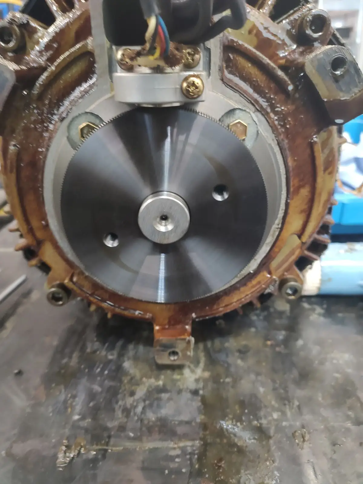 Mitsubishi Spindelmotor SJ-11XW8Z vor der Reparatur