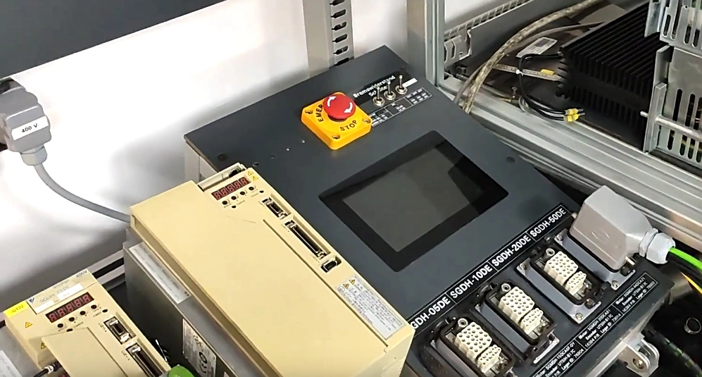 Video: Yaskawa Sigma II Servopack Reparatur und Test bei industrypart GmbH