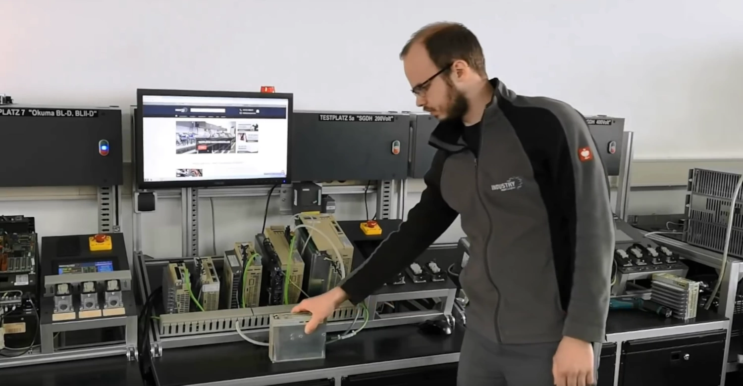 Video: XtraDrive Yaskawa Testplatz mit Profibus und Reparatur bei industrypart GmbH