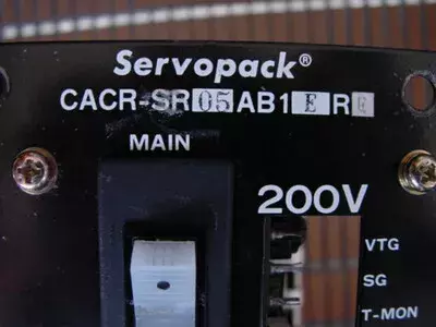 Yaskawa CACR-SR02AB1FR Servopack